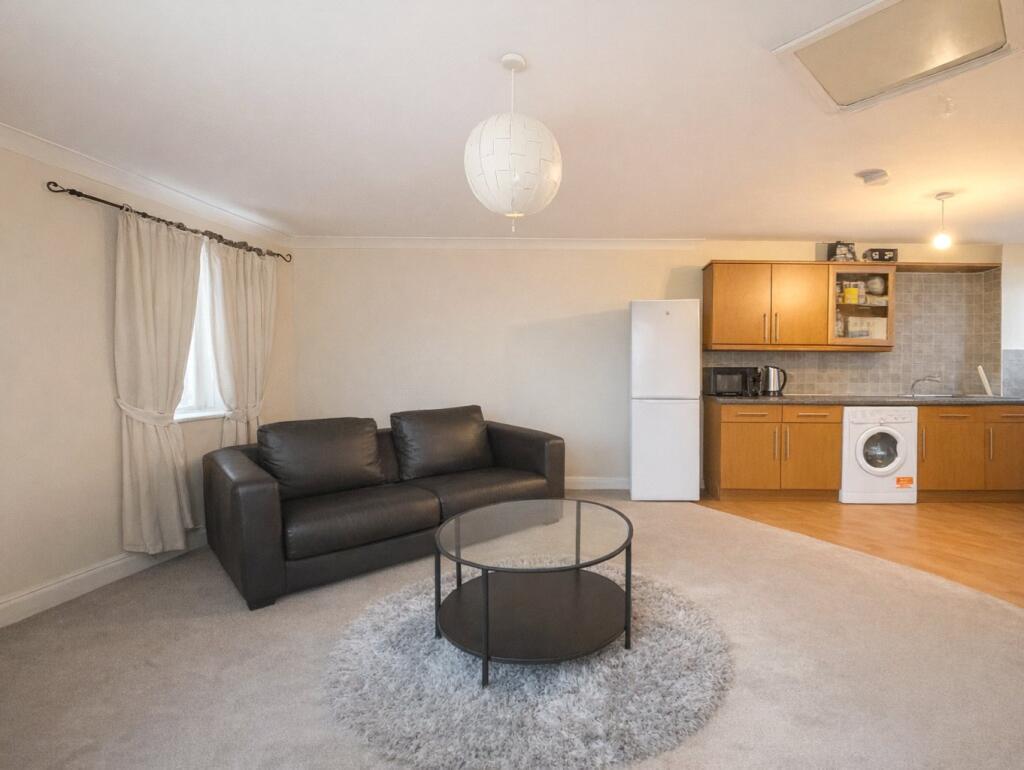Teasel Crescent, London, SE28 photo 2