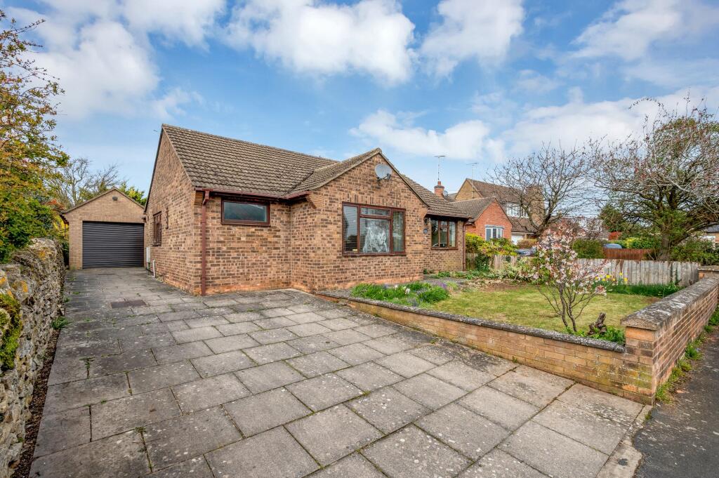 2-bed detached on Queens Walk, Stamford, PE9, £550,000