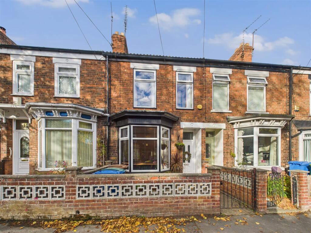 3-bed terraced on Westbourne Grove, Hessle, £185,000