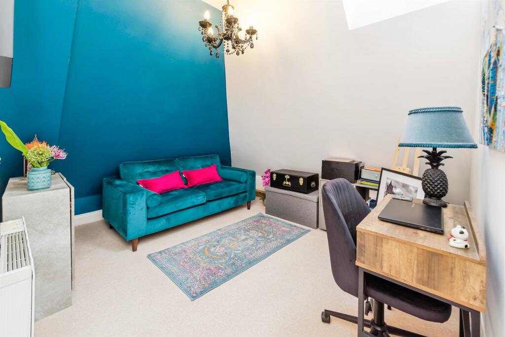 Apartment in Redhill - View 4
