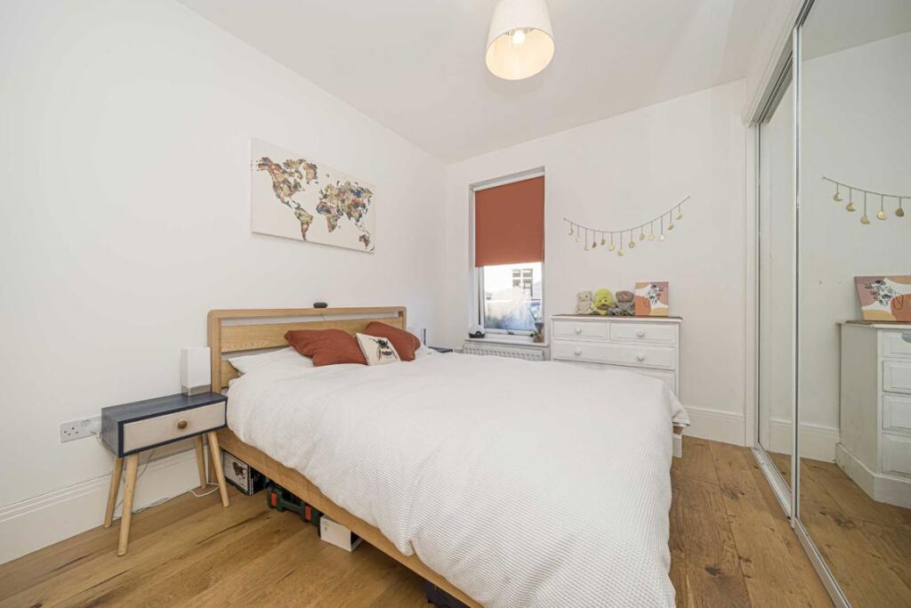 Apartment in Twickenham - More