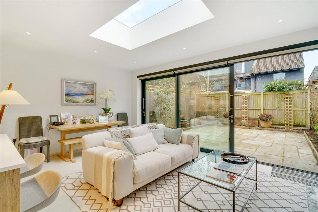 Marjorie Grove, SW11 photo 4