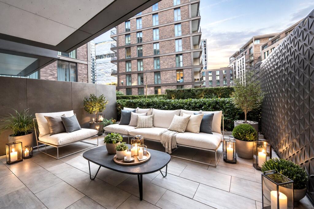 Main image of property: Hampton House, Kings Road Park, 2 Michael Road, Fulham, SW6