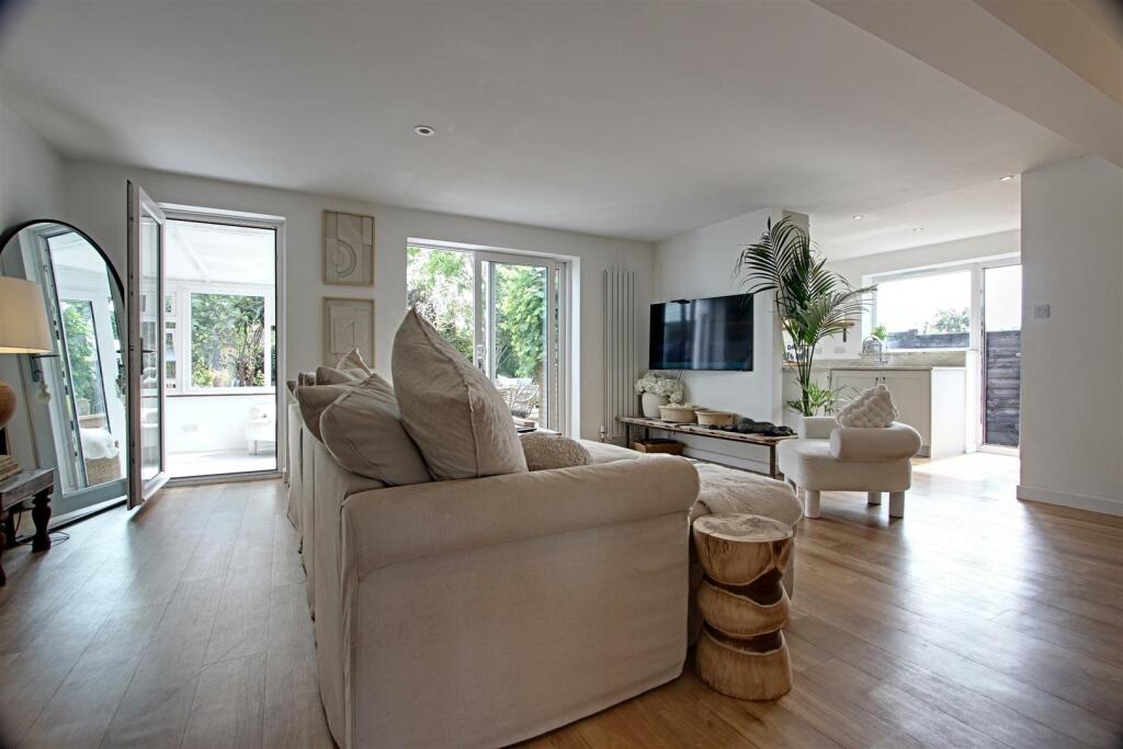 House in Tring, New Mill - View 5