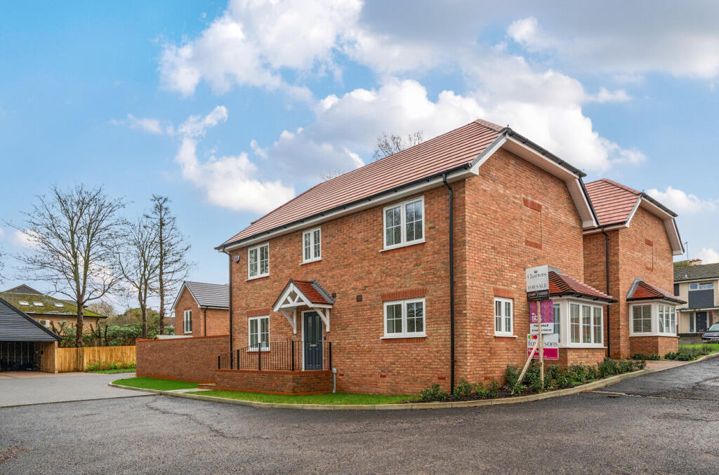 Main image of property: Beacon Bottom, Park Gate, Southampton, Hampshire, SO31