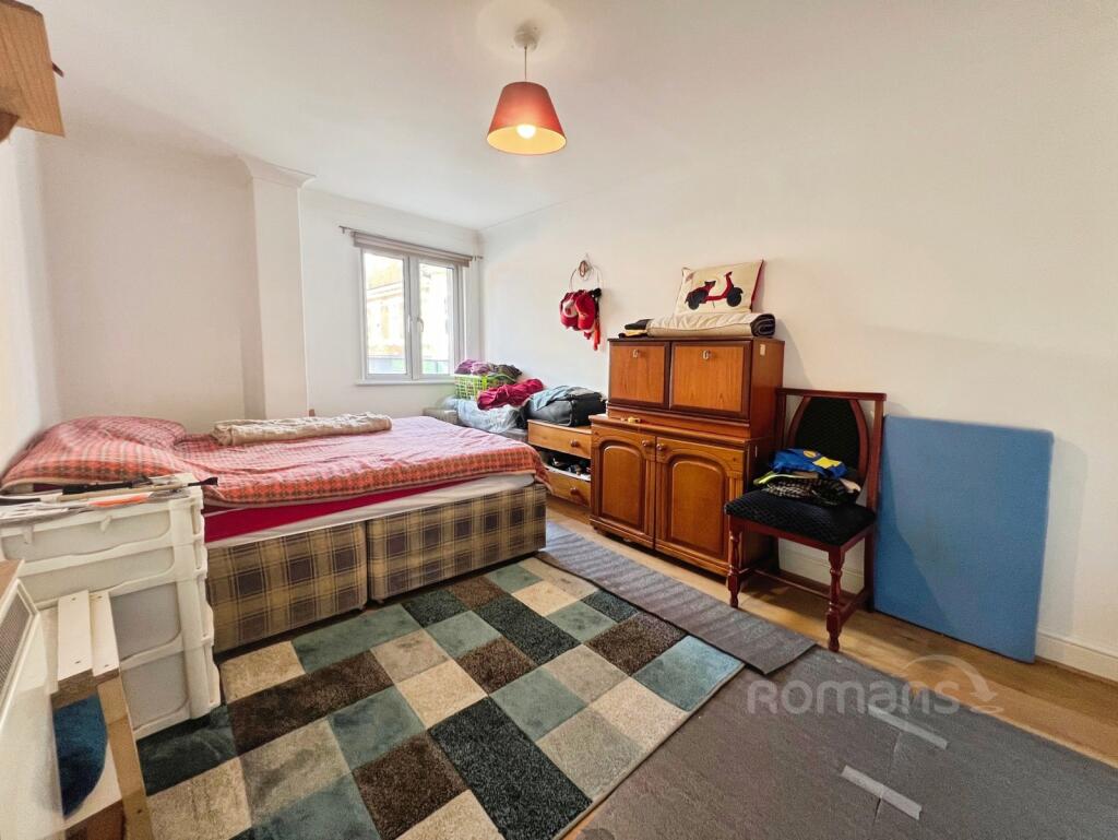 Apartment in Aldershot, East End, North Town - View 4