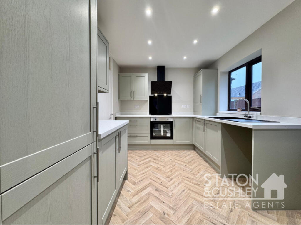 The Green, Huthwaite, NG17 photo 2