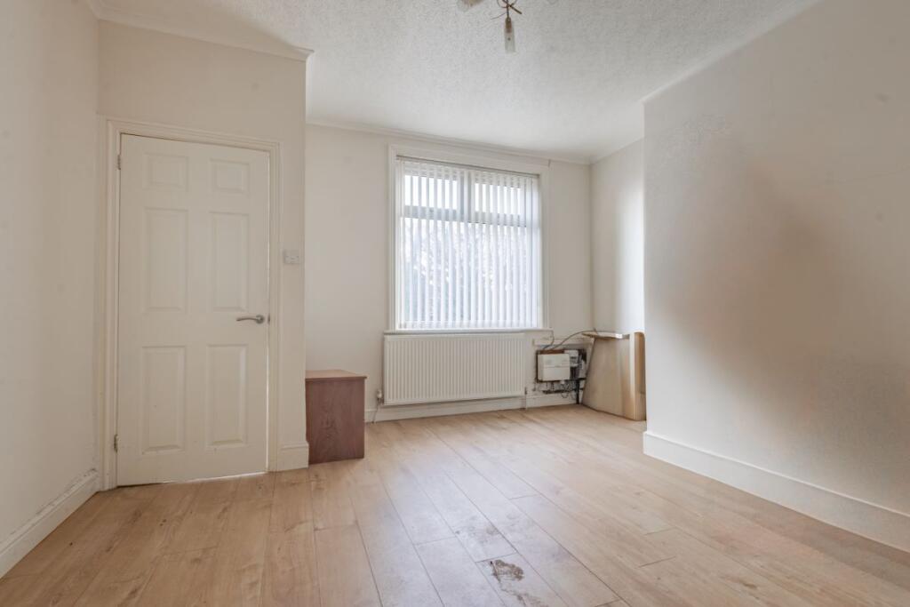 49 Broad Lane, Rochdale, Lancashire, OL16 4PL photo 2
