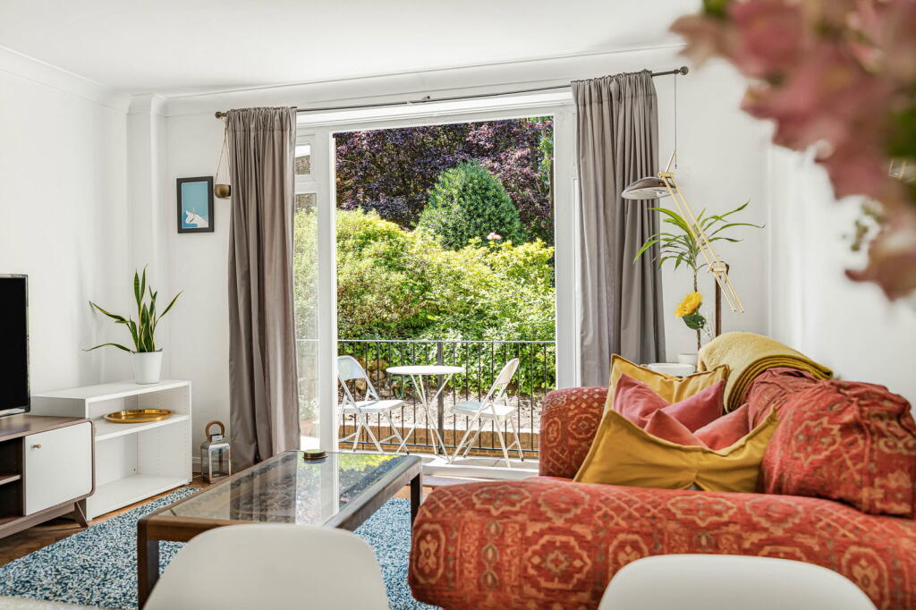 Apartment in London - More