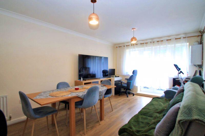 Forty Avenue, Wembley photo 4