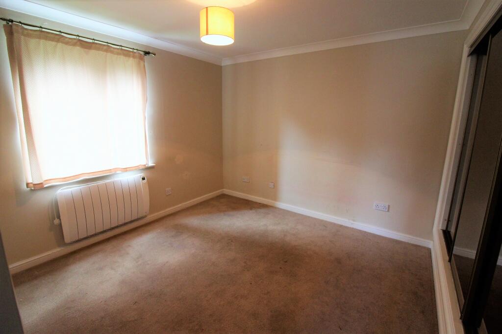 Apartment in Ilford - View 5