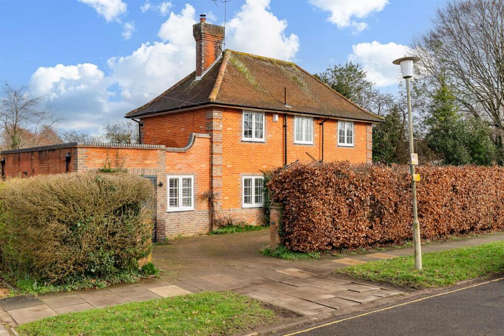 Main image of property: Youngs Rise, Welwyn Garden City