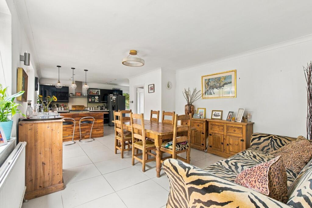 House in Sunninghill - View 4