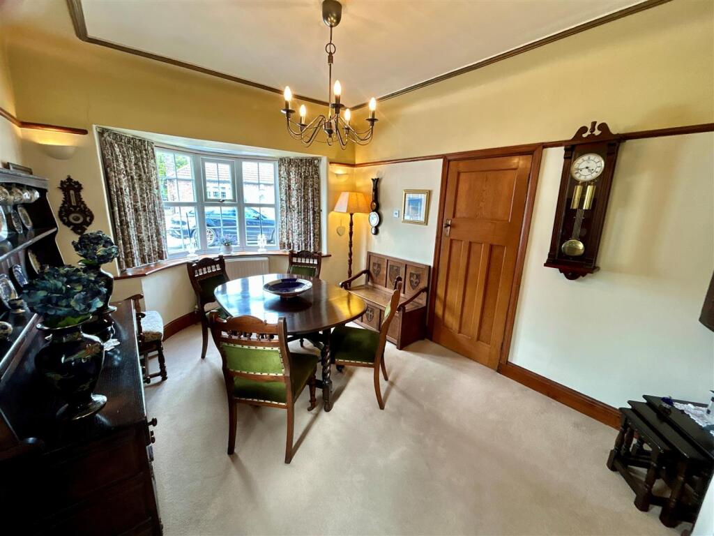 Falls Grove, Heald Green photo 4