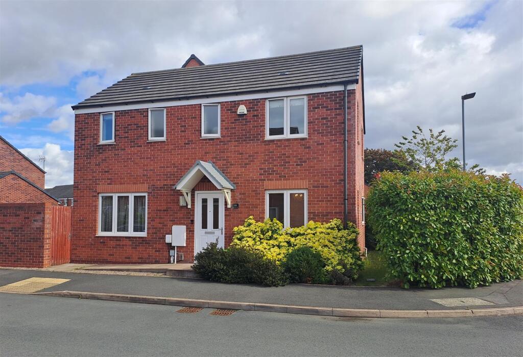 3-bed detached on Culey Green Way, Sheldon, Birmingham, £360,000