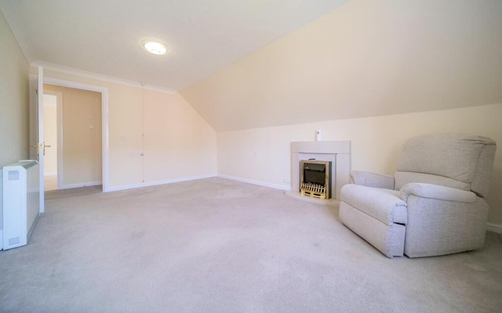 Giffords Court, Lowbourne, Melksham photo 4