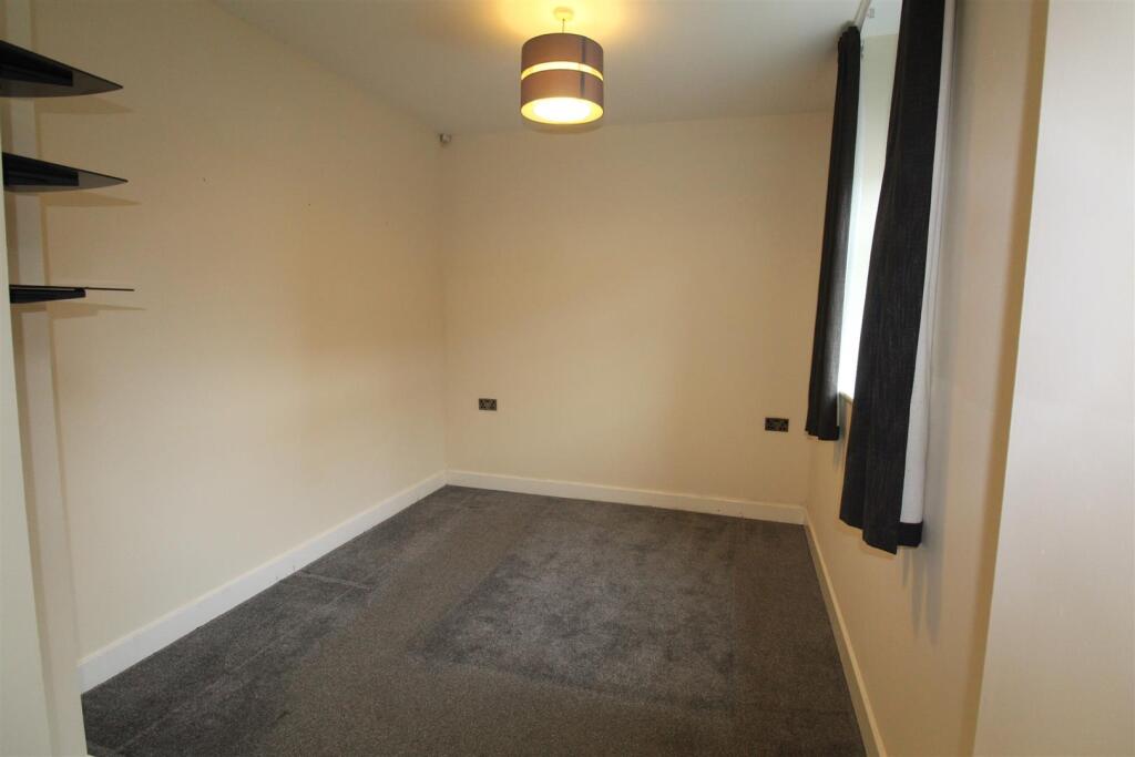 Apartment in Bolton - View 4