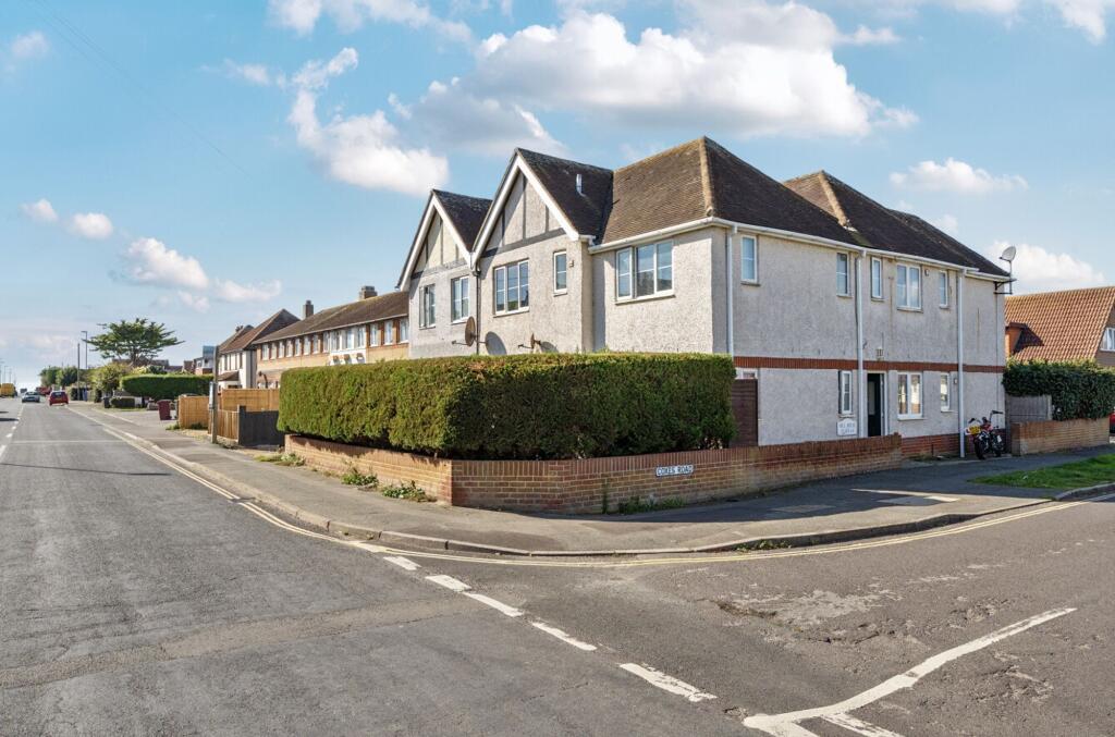 1-bed flat on Hillfield Road, Selsey, PO20, £140,000