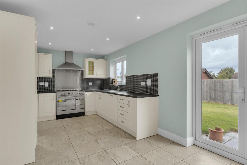 Dent Drive, Thurmaston, Leicester photo 3