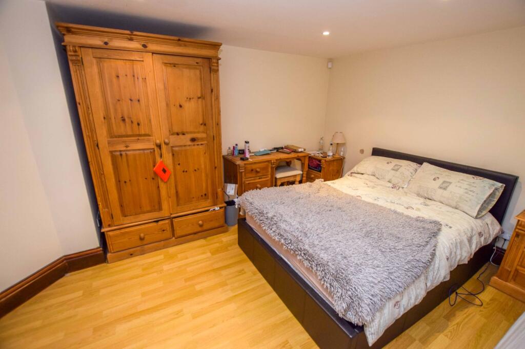 Apartment in Trafford, Greater Manchester - View 5