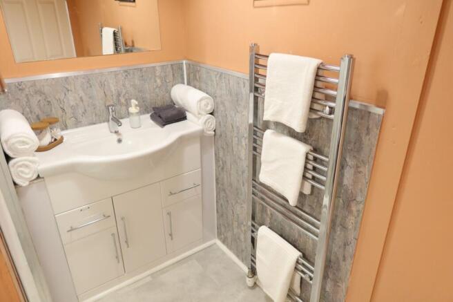 SHOWER ROOM: