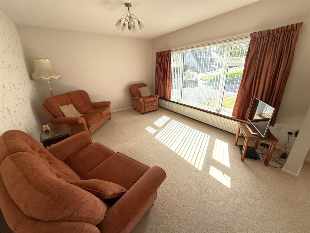 Brookwell Close, Chippenham photo 2