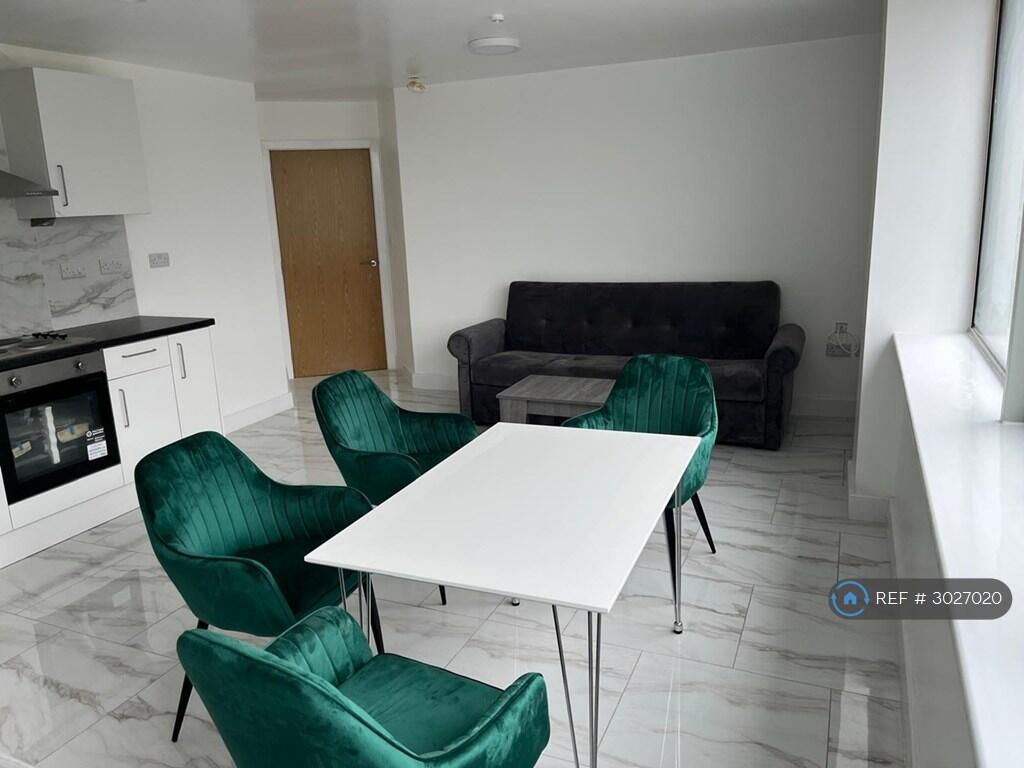 Apartment in Stafford, Staffordshire - More