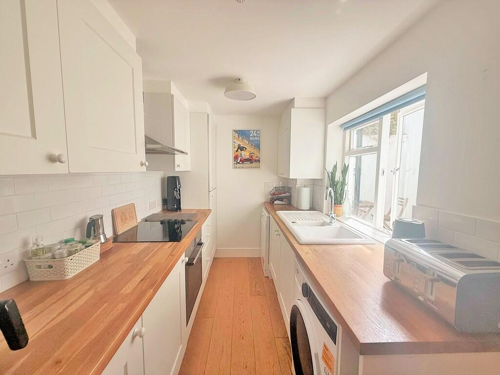 Apartment in Brighton - View 4