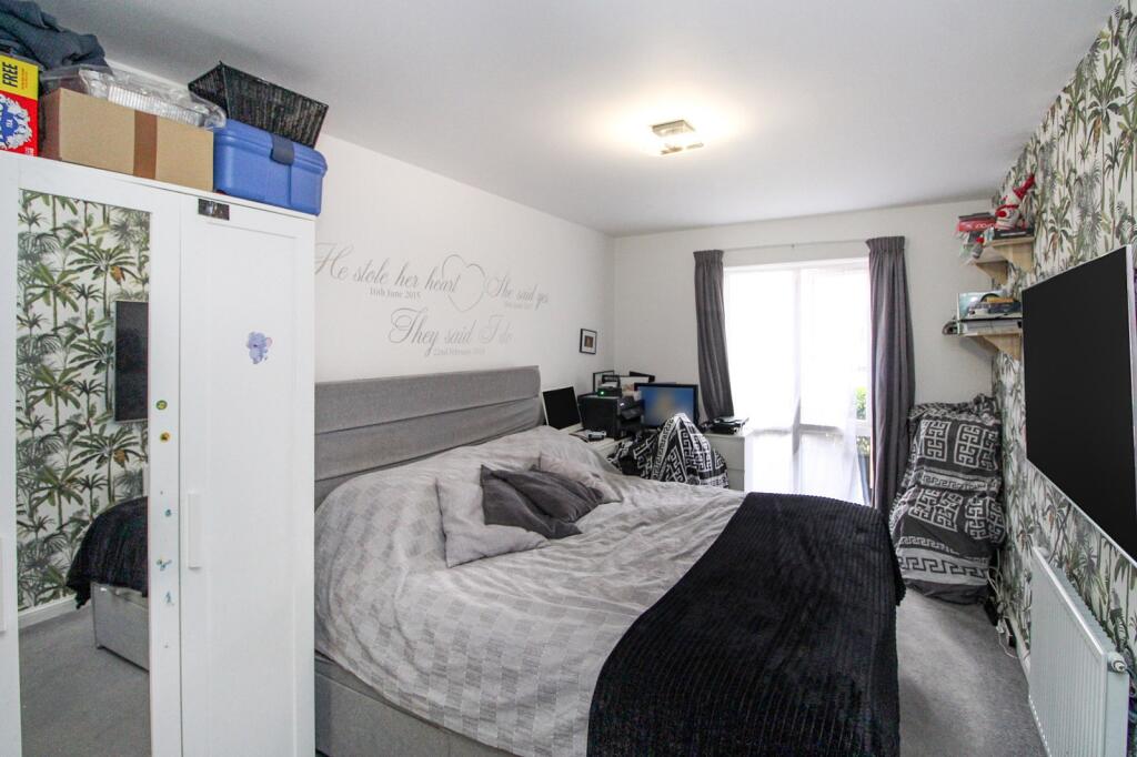 Apartment in Crawley, Ifield - View 5
