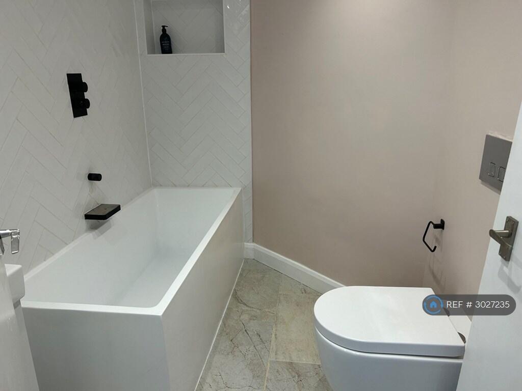 Apartment in Bath - View 4