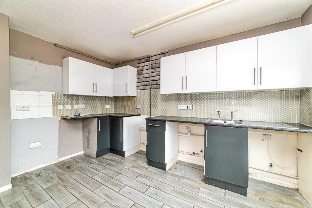 House in Basingstoke and Deane, Basingstoke - View 3