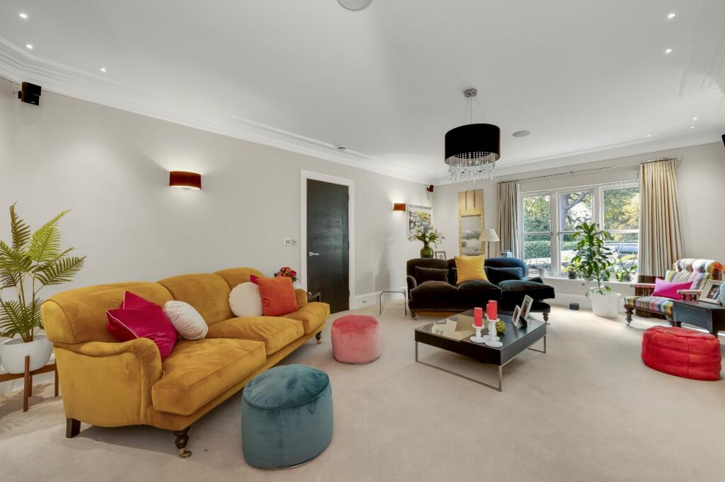 6 bed detached - Drakes Close, Esher, Surrey, KT10 image 5