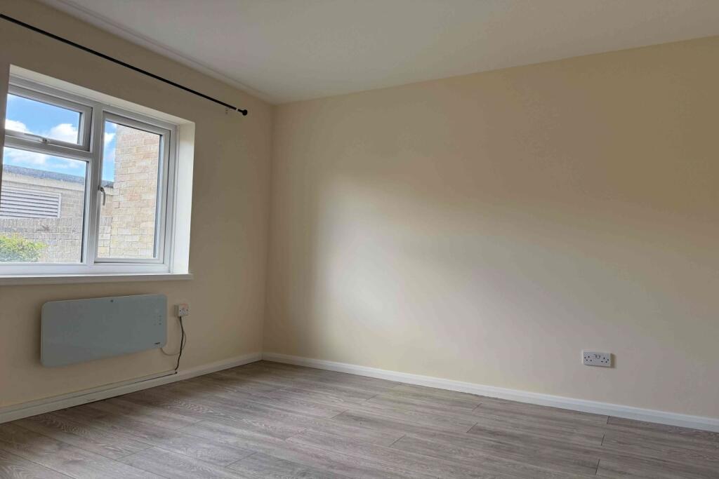 Apartment in Kingston upon Thames - View 4