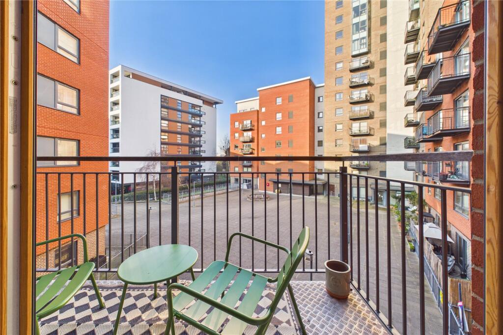 Apartment in London - View 5