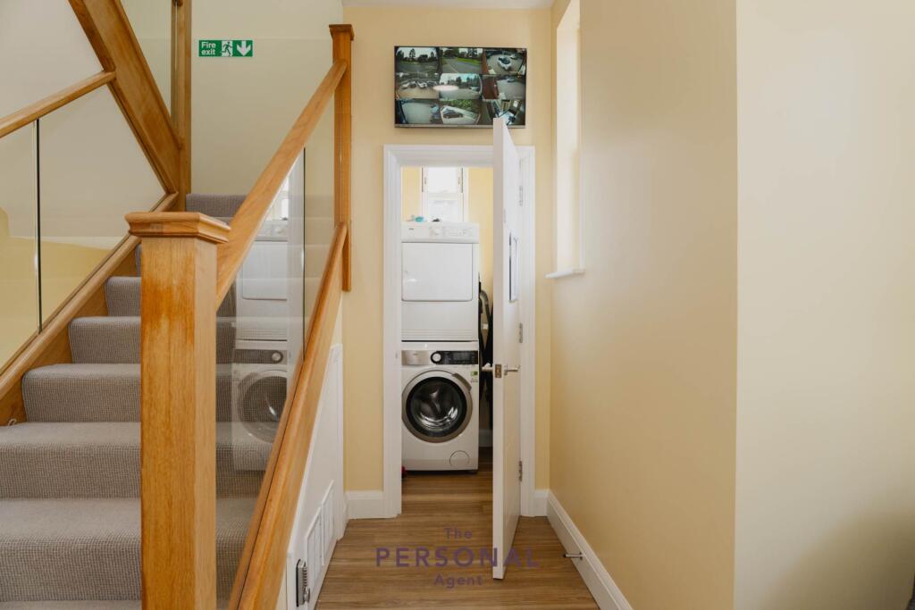 Apartment in Epsom, Parkviews, West Ewell - View 2