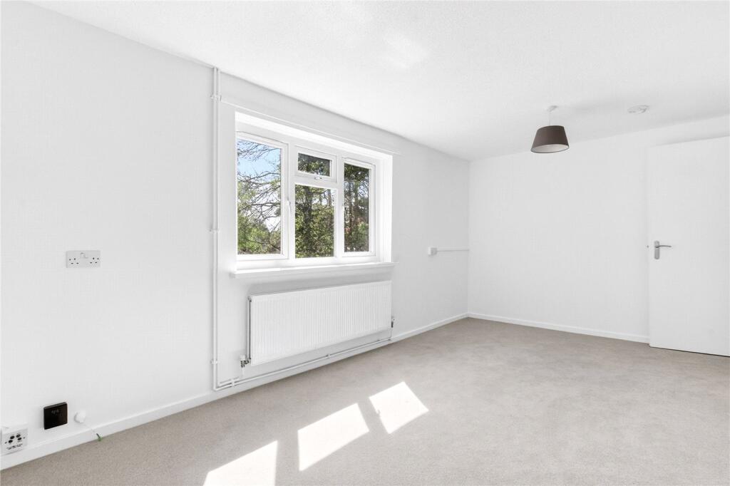 Dalcross, Bracknell, Berkshire, RG12 photo 3