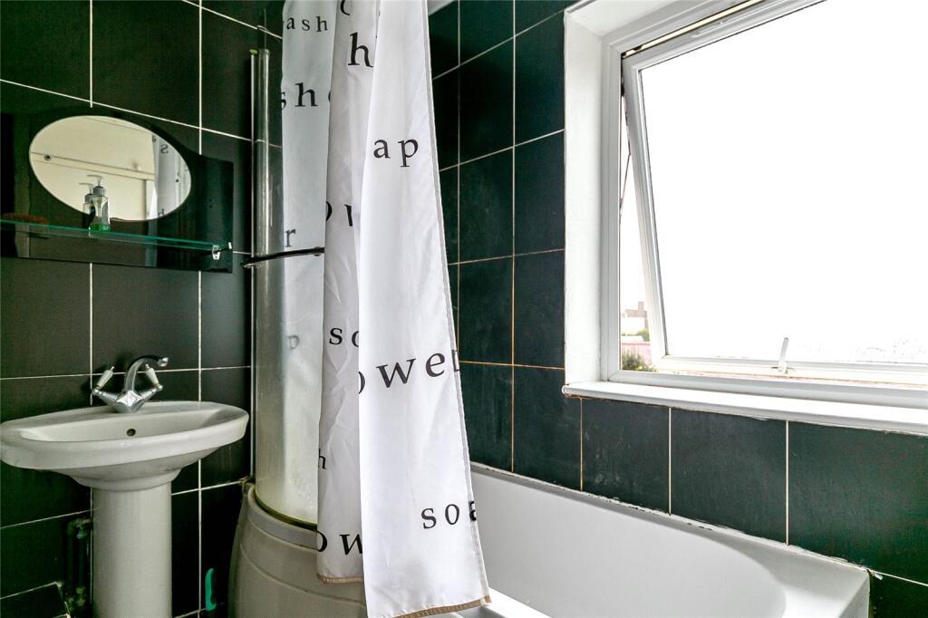 6 bedroom detached house for rent