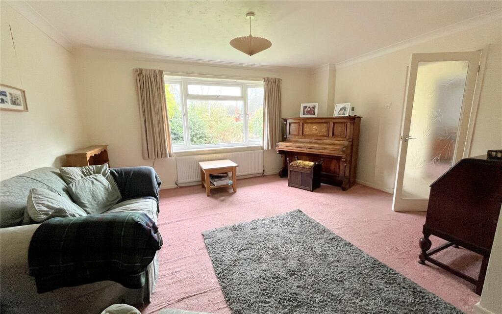 Woodhayes Avenue, Highcliffe, Christchurch, Dorset, BH23 photo 3