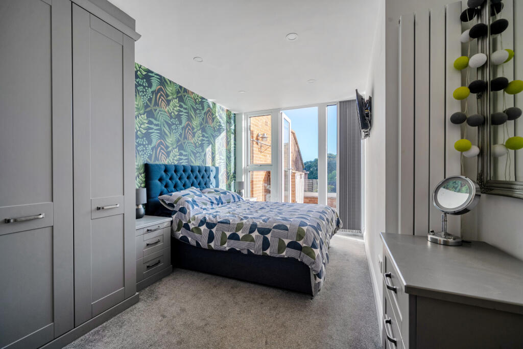 Apartment in Torquay - More