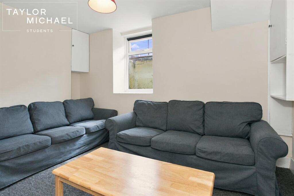 6 bedroom terraced house for rent