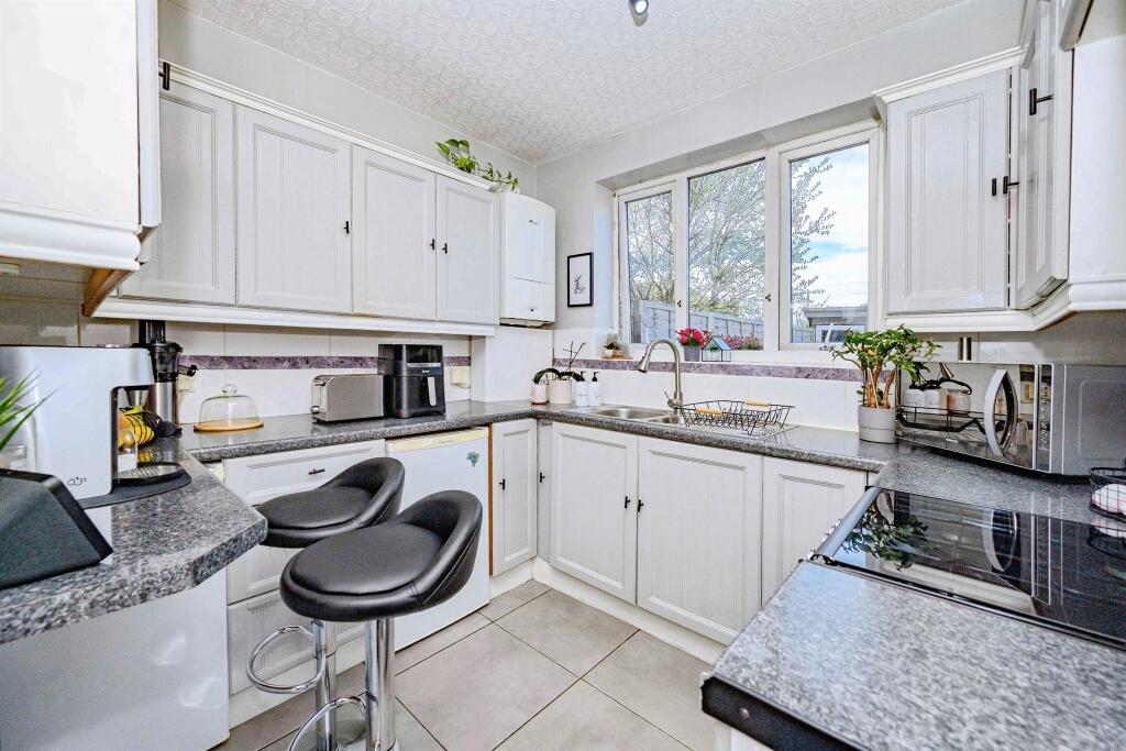 Apartment in Watford - View 5