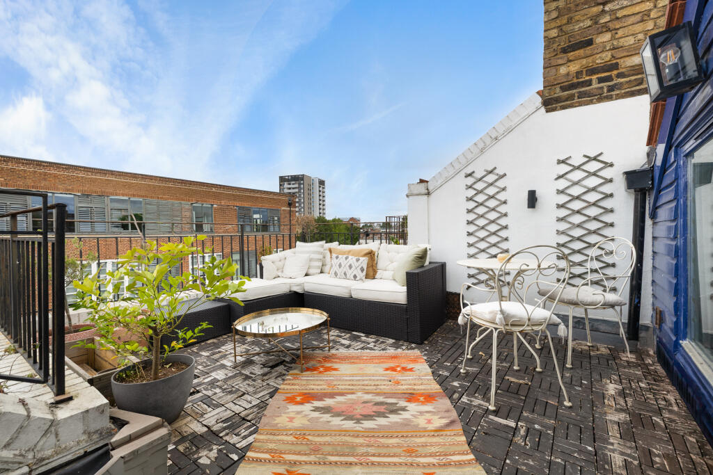 Apartment in London - View 3