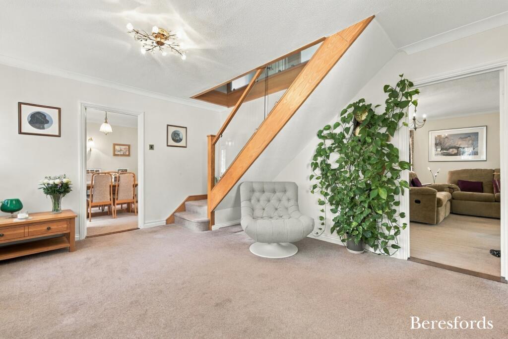 House in Hornchurch, Emerson Park - View 2