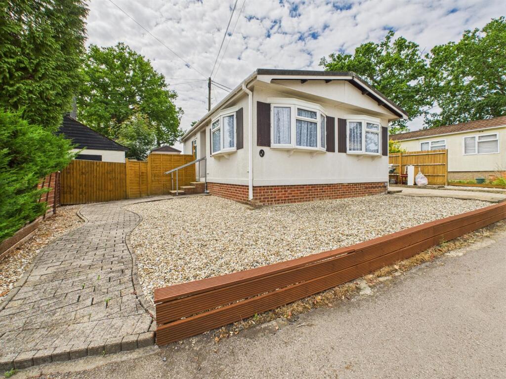 2-bed caravan on Garston Park, Tilehurst, Reading, £180,000
