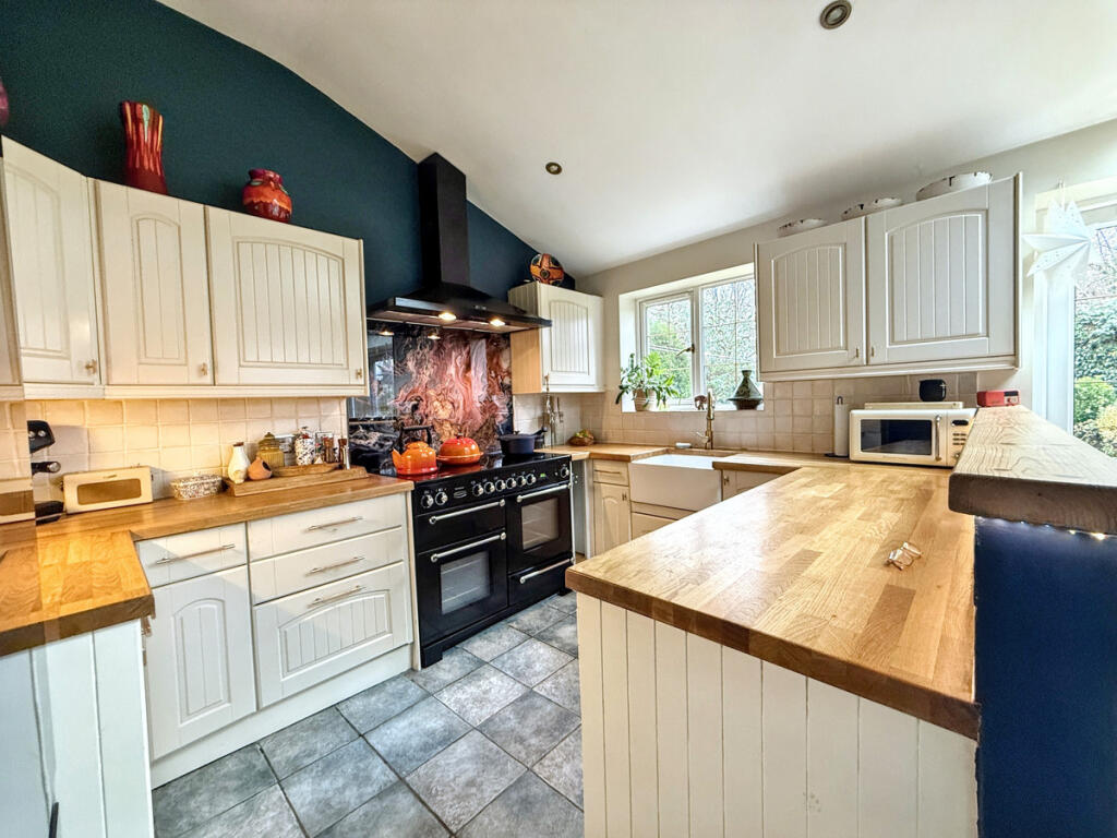 Shrivenham Road, Highworth, SN6 7 photo 3