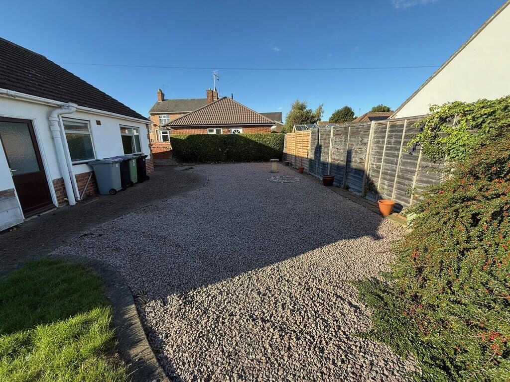 Willoughby Road, Bourne photo 2