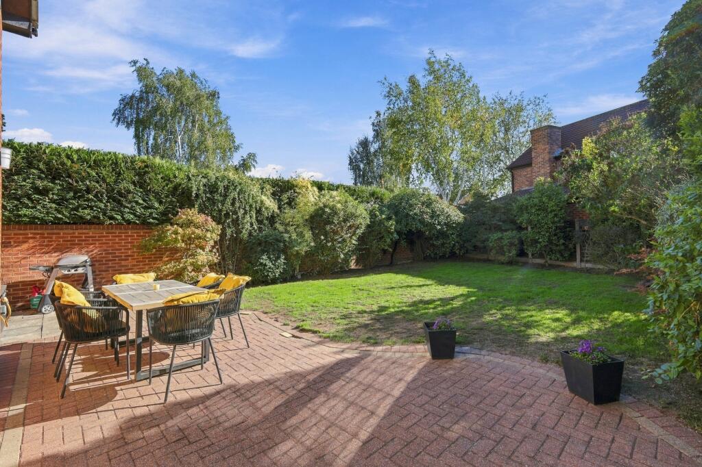 House in London, Elm Park - View 4
