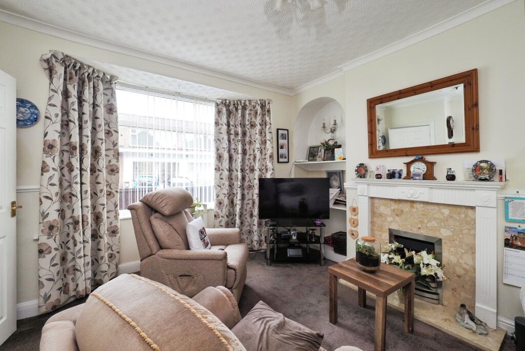 House in Gedling, Nottinghamshire - More