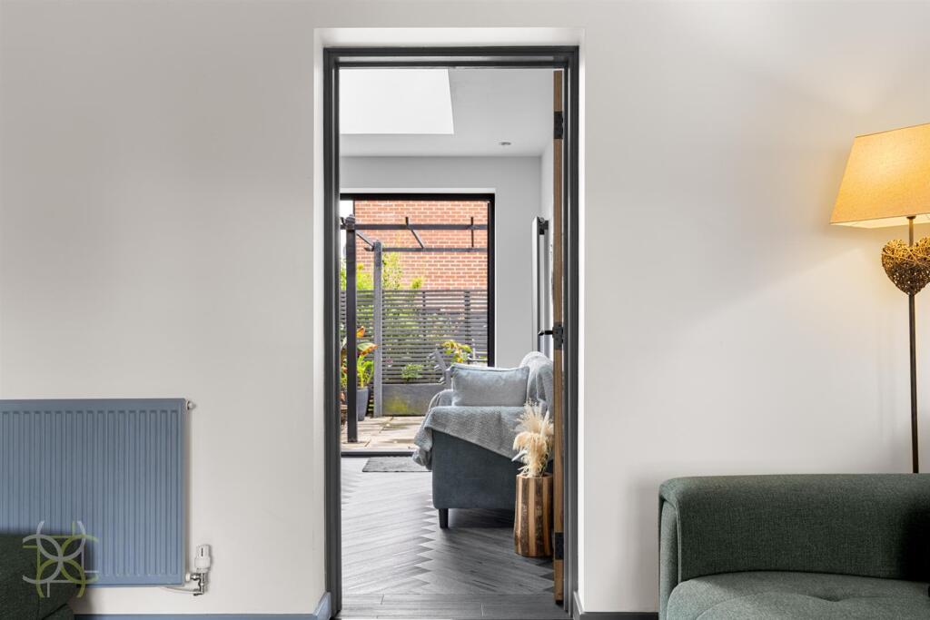House in Worcester - View 5