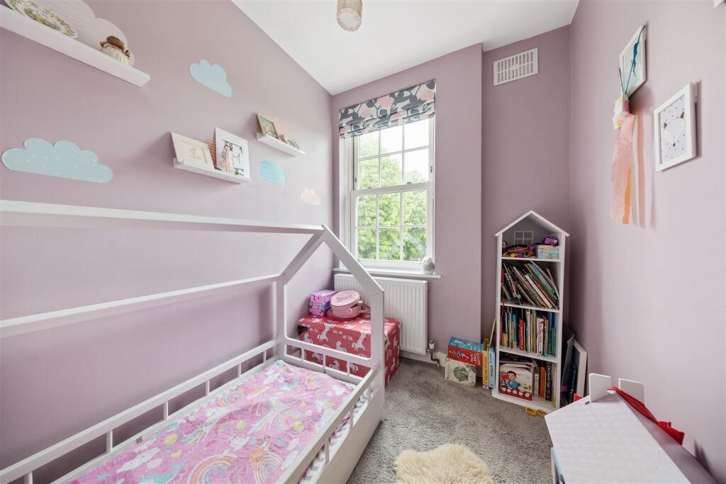 House in London, Highams Park - More